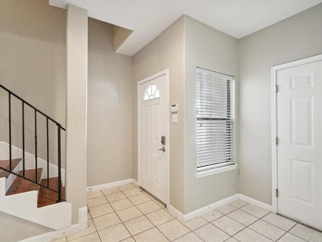 Building Photo - 4411 Koehler St