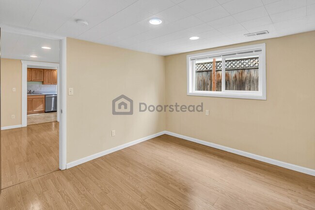 Building Photo - 2028 14th Ave W