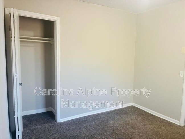 Building Photo - 807 Shaver St