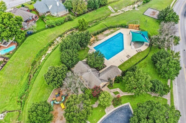 Building Photo - 1806 Paradise Ridge Dr