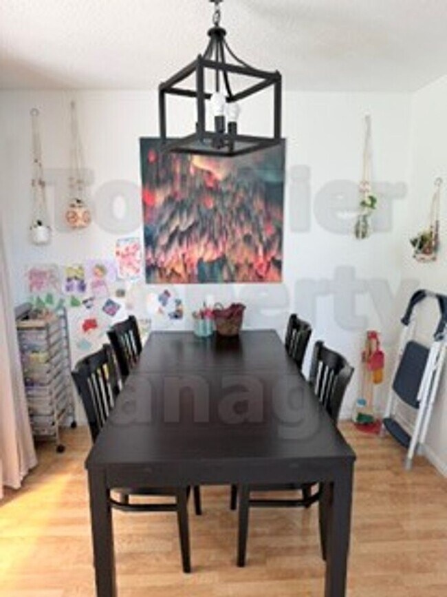 Building Photo - Beautiful 3 bed / 2.5 bath / 1,227 sqft House in Oceanside's Emerald Point