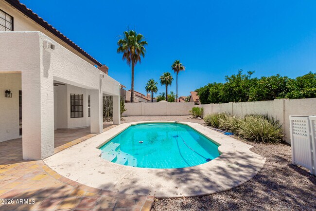 Building Photo - 6121 E Saddleback St