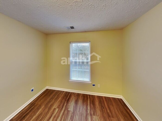 Building Photo - 7028 Oak Brook Terrace