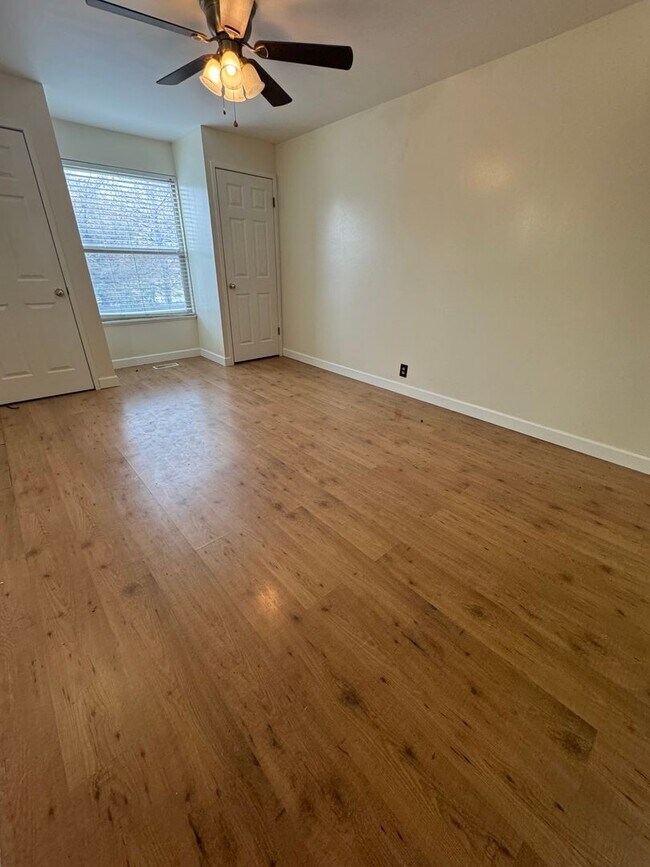 Building Photo - Beautiful Taylosville Home for rent!