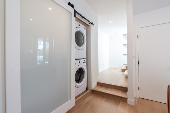 Building Photo - Stunning Views from Silver Lake Hillside Home for Rent with Spectacular Views