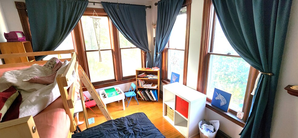 Building Photo - 900 Laurel Ave