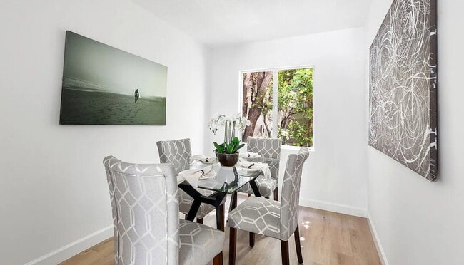 Building Photo - Modern Lifestyle Living Close to Santa Mon...