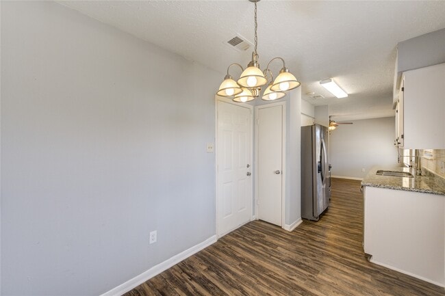 Building Photo - 5327 Crestmont St