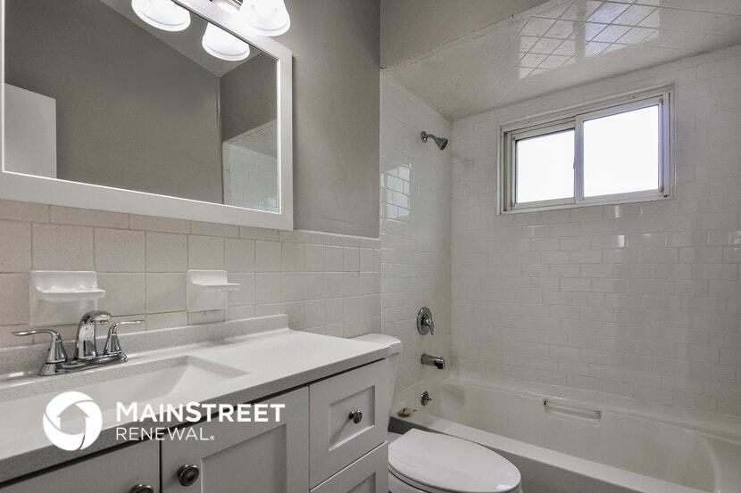 Building Photo - 1545 Swan Dr