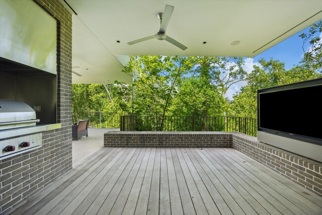 Building Photo - 9 Pinehill Ln
