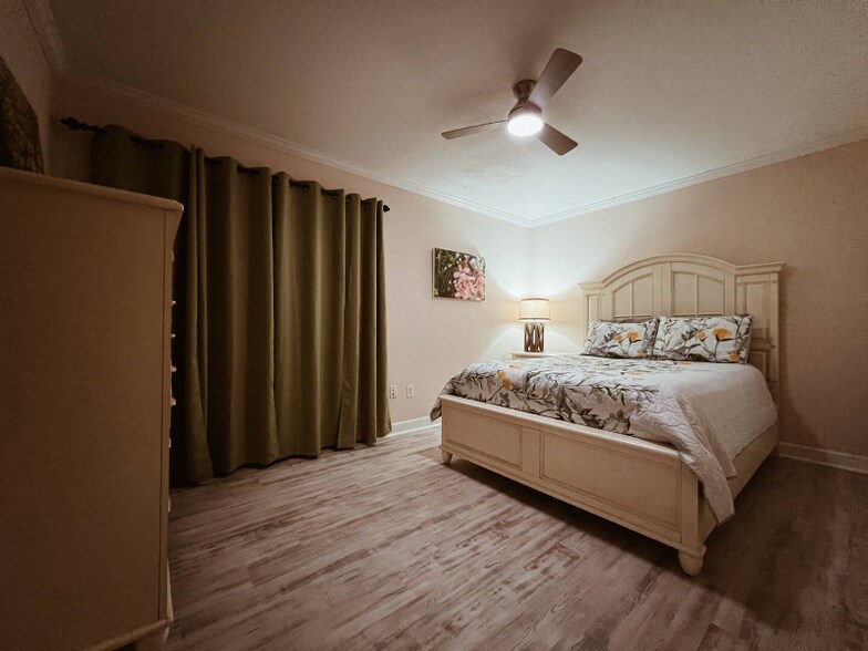 Building Photo - 1700 SW 16th Ct