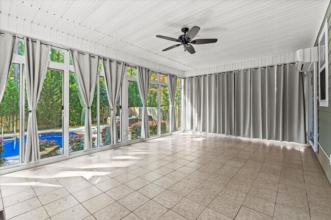 Building Photo - 839 Leyland Ln