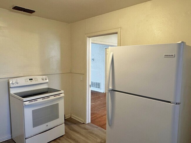 Building Photo - Charming 2 Bed, 1 Bath Home Close To MSU