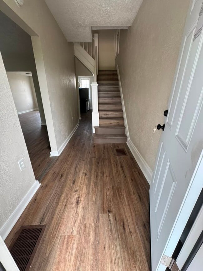 Building Photo - Comfortable 4BR 1BA house in McKees Rocks