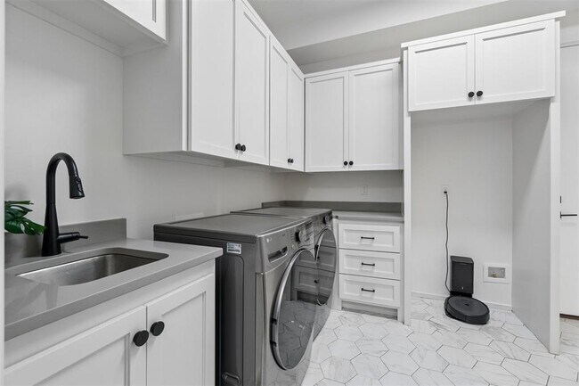 Building Photo - 2109 Wiregrass Dr