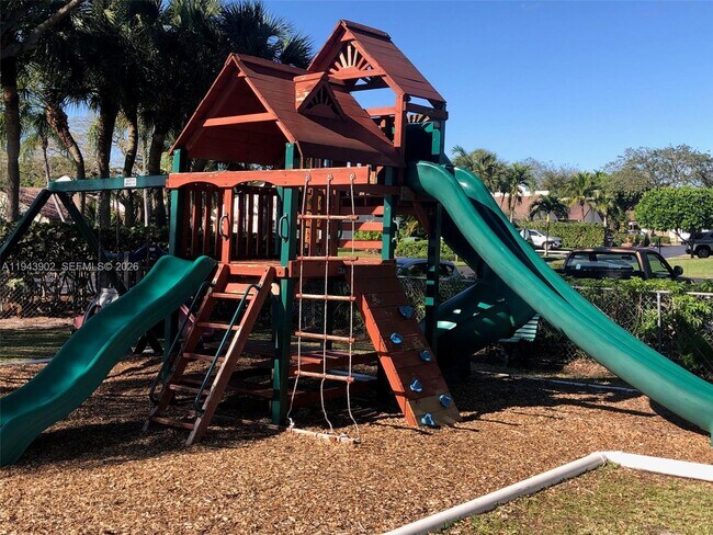 Building Photo - 8589 SW 115th Pl