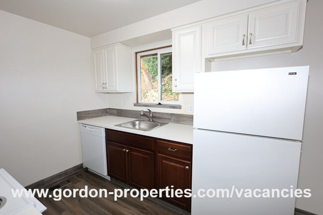 Building Photo - Webster Rd - Gladstone 2 bedroom duplex