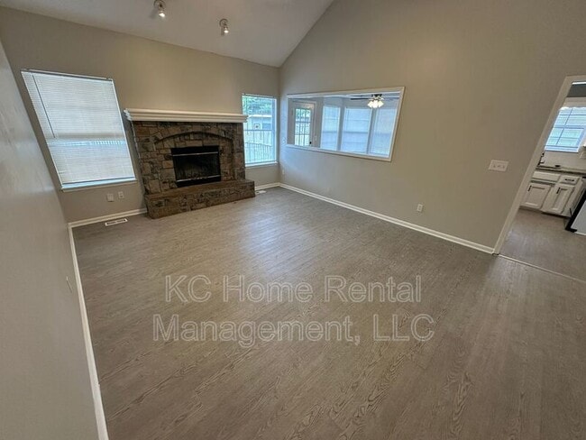 Building Photo - 1400 Cypress Dr