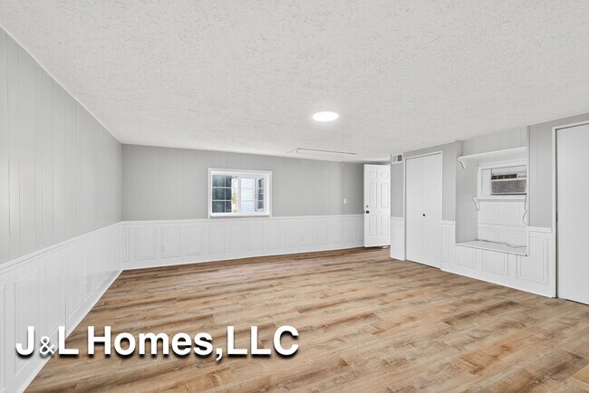 Building Photo - 1655 Westfield Dr N