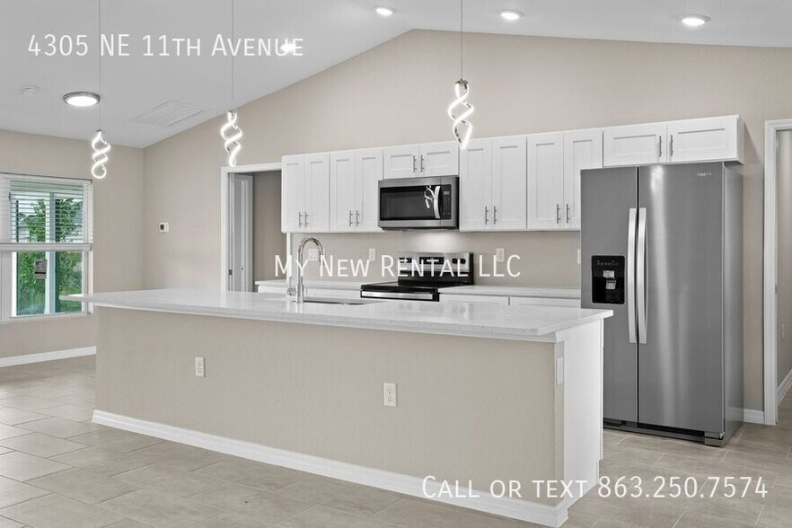 Building Photo - 4305 NE 11th Ave