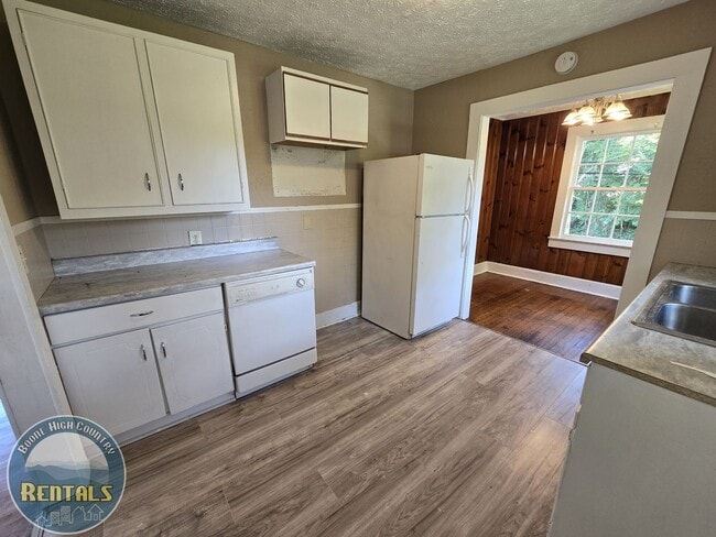 Building Photo - 310 Ridge St NW