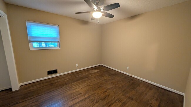 Building Photo - Spacious 4BR Home in Gardendale – Flexible Layout & Massive Backyard!