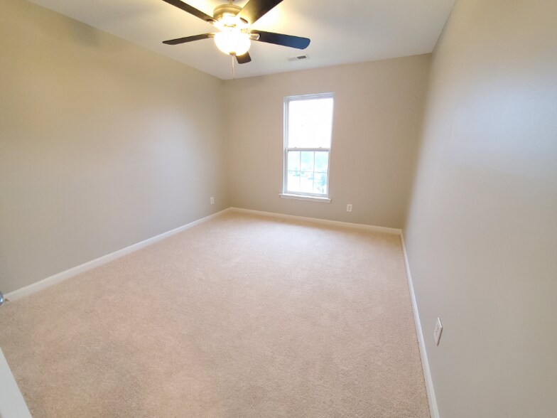 Building Photo - 1 Dartmouth Ave