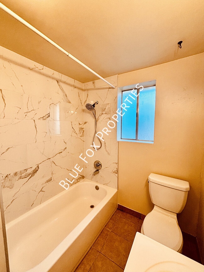 Building Photo - 3707 E Glenn St