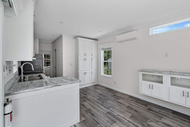 Building Photo - 70 Solar Ct
