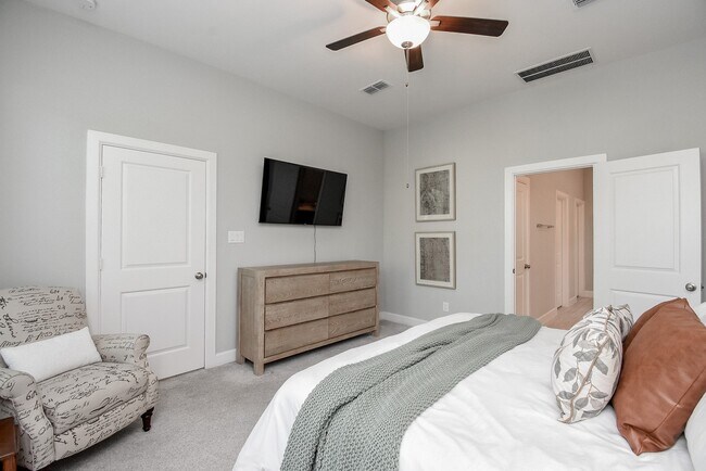 Building Photo - 15002 Bushy Bluestem Ct
