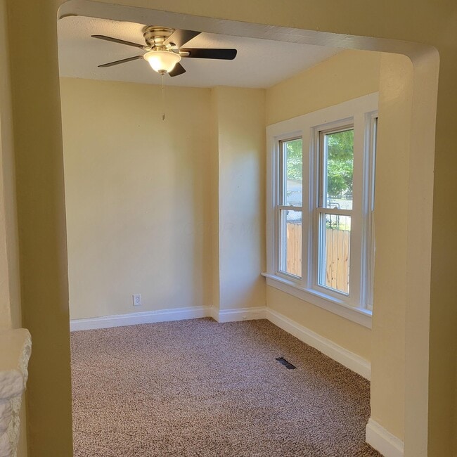 Building Photo - 221 S Highland Ave