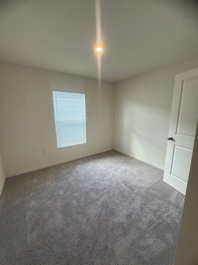 Building Photo - 1848 Grand Ridge St