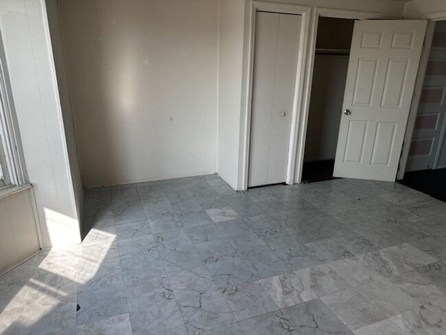 Building Photo - 3 bedroom 1 bathroom York, PA