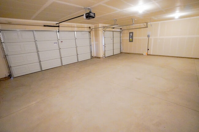 Building Photo - 2814 N Cherry Grove Way