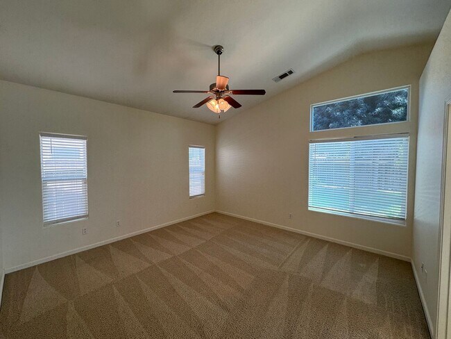 Building Photo - Immaculate NW Visalia home for rent!