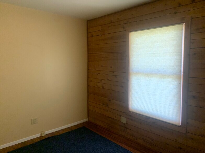 Building Photo - 17891 Alps Dr