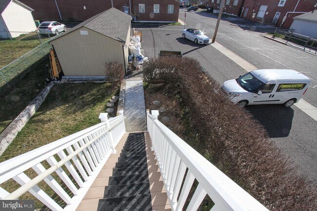 Building Photo - 700 Main St