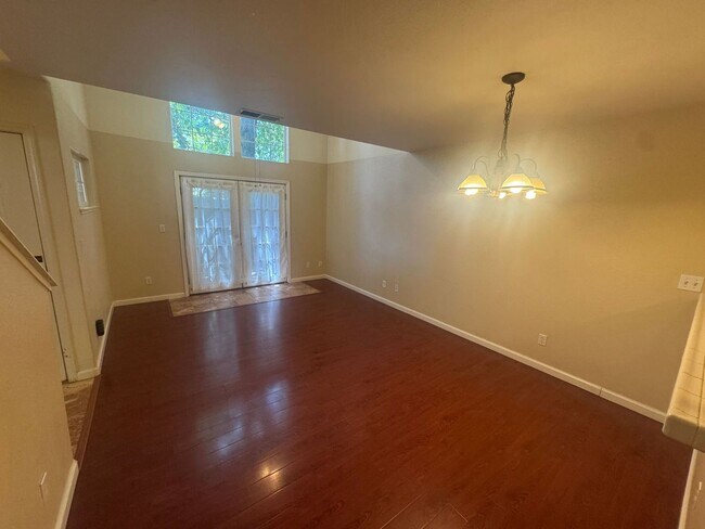 Building Photo - Davis - Centrally Located Home