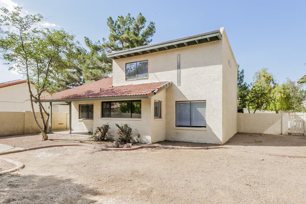 Building Photo - 221 E Kroll Dr