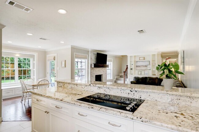 Building Photo - 12731 Trail Hollow Dr