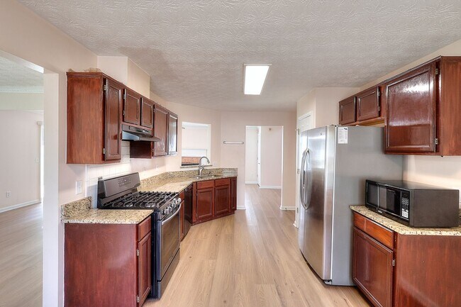 Building Photo - 665 Walnut Creek Dr NW
