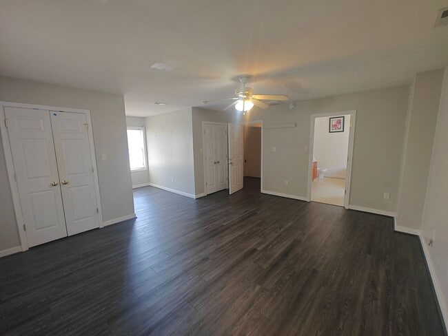 Building Photo - 4037 Birdbrook Dr