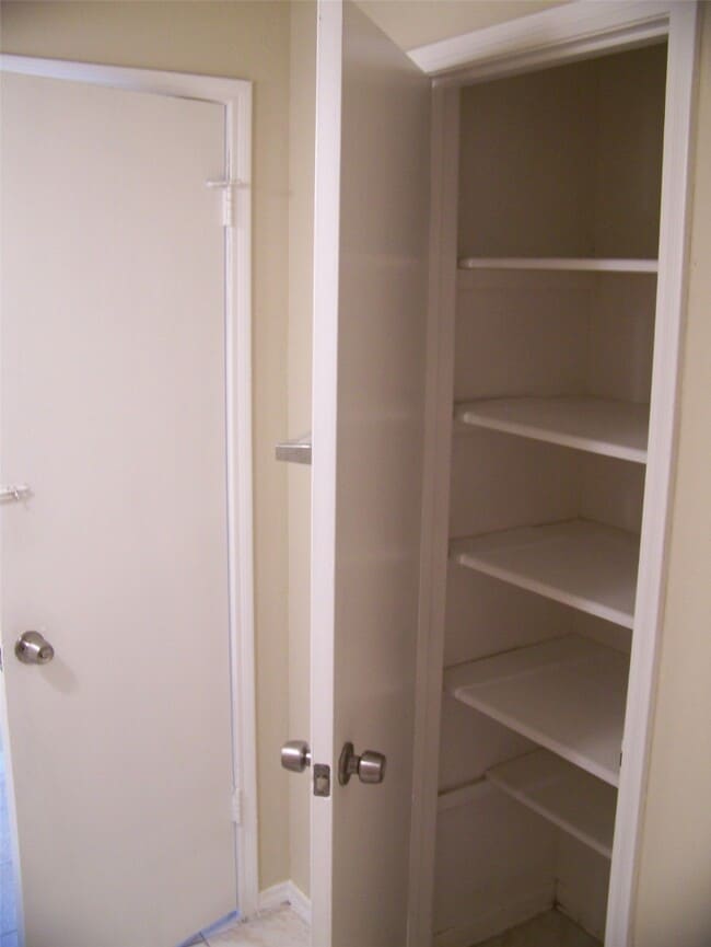 Building Photo - 4742 Tain Dr