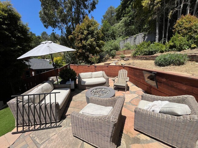 Building Photo - INCREDIBLE, MUST SEE MILL VALLEY THREE BED...