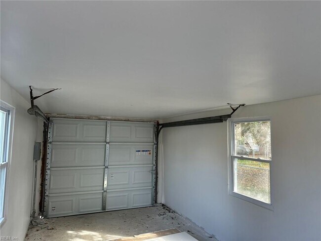 Building Photo - 131 Chesterfield Rd