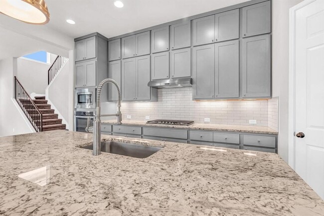 Building Photo - 6716 Vitruvius Dr