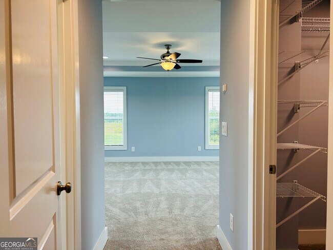 Building Photo - 425 Smokey Rd