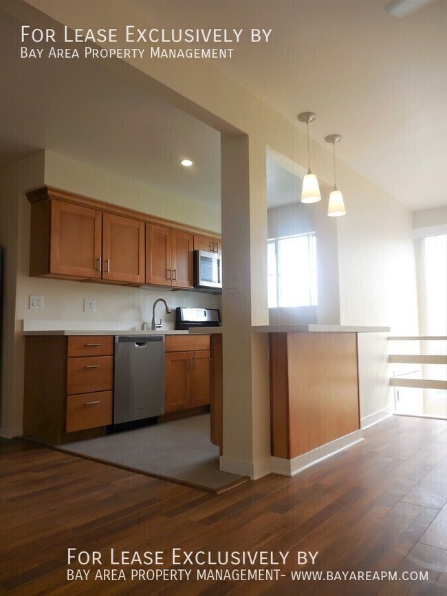 Building Photo - 286 Elm St
