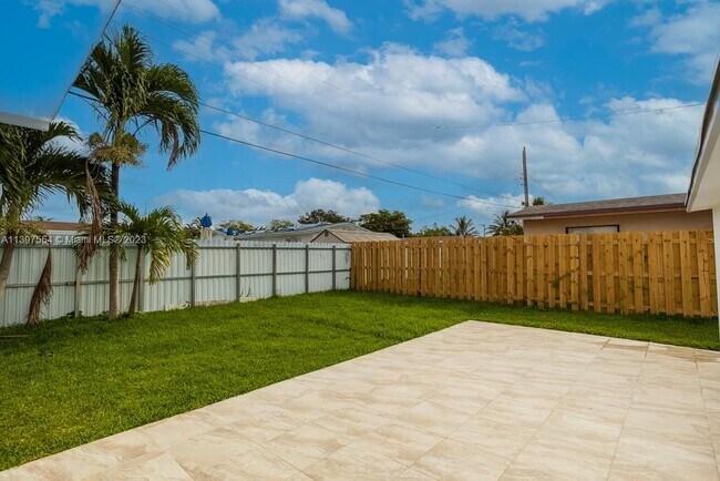 Building Photo - Hope Street, Hollywood, FL 33024 - 4 BR 2 ...