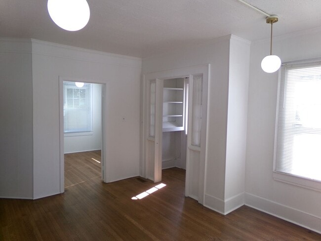 Building Photo - 1529 W First St